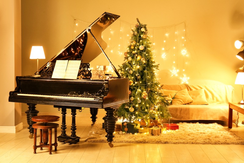 Tis the Season: Learn These 6 Easy Piano Christmas Carols