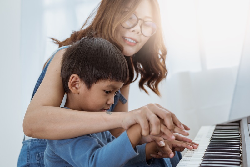 Buat Anak Tertarik Bermain PianoBuat Anak Tertarik Bermain Piano  